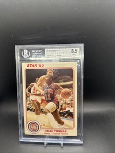 1985 STAR TEAM SUPERS 5X7 #1 ISIAH THOMAS RC HOF BGS 8,5 - Foto 1 di 2