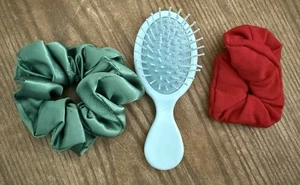 Girl Toddler Hairbrush & 2 Scrunchies - A0239 - Picture 1 of 2