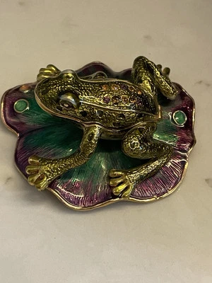 ¿Rucinni vintage? Caja de baratija con joyas árbol rana sobre hoja cierre magnético Foto 1 de 4