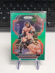2022 Panini Prizm WWE Santos Escobar Green Prizm 1° WWE Prizm - Foto 1 di 2