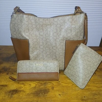 Calvin Klein Khaki/Brown Signature PVC Reversible Shoulder/Tote BAG  Cute Bag! - Image 1 of 4