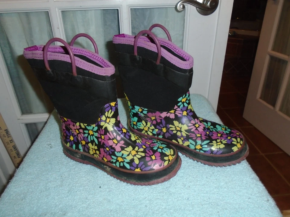 Western Chief Kids Cold Rated Neoprene Rain/Snow Boot Daisy Shower size 1 - Image 1 of 4