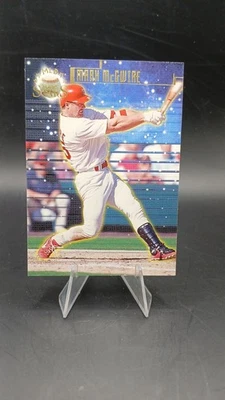 1998 Topps Stars - Mark McGwire #135 Gold /2299 - Image 1 of 2