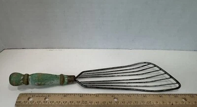 Espátula batidora curvada vintage mango de madera verde girador de peces Foto 1 de 4