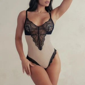 Pinsy Smoothing Lace Shapewear Bodysuit Beige Noir Size XL NWT - Picture 1 of 10