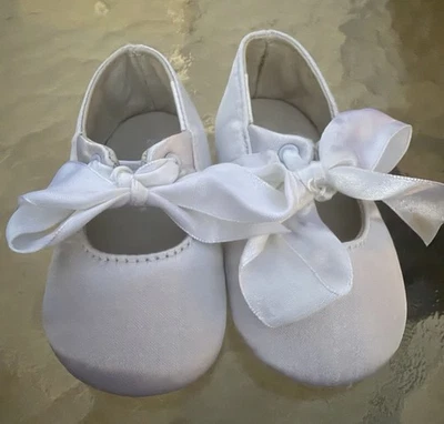 Ralph Lauren Layette White Satin Baby Shoes Soft Leather Sole 0-3  Months - Image 1 of 4
