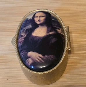 Pastillero Vintage 2" Mona Lisa Tono Dorado Baratija Alijo Metal Repujado Art Nouveau - Imagen 1 de 24