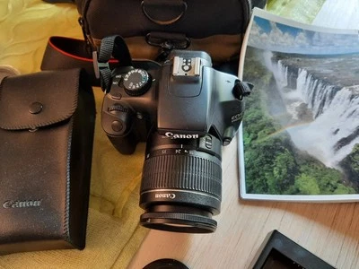 Canon EOS 1100D  Spiegelreflexkamera  mit EF-S 18-55 mm + Zub + ... - Bild 1 von 4