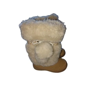 Baby Gap Toddler Girls Size 7 Cream & Tan Faux Fur Boots With Pom Pom. - Picture 1 of 8