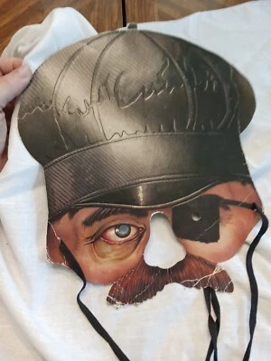 Máscara de papel victoriano de hombre negro y bigote hecha en Inglaterra Estocolmo Foto 1 de 4