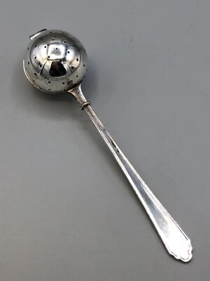 Bola de té de plata esterlina William & Mary by Lunt 5 7/8" Foto 1 de 4