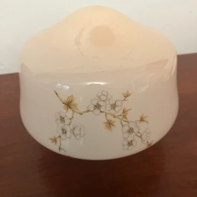 Luminária vintage de vidro leitoso. Excelente forma. Sem lascas ou rachaduras. - Imagem 1 de 4