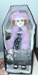 LIVING DEAD PUPPE BETSY 93232 SERIE 23 (die Plastikabdeckung der Box fehlt) NR - Bild 1 von 15