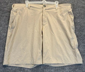 Under Armour Men’s Size 42 HeatGear Khaki Shorts Fitted Performance Lightweight - Picture 1 of 9