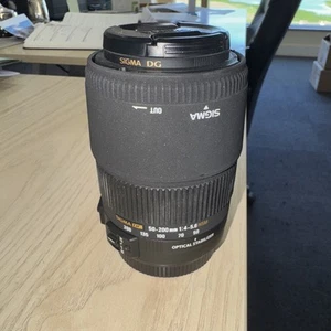Sigma Dc 50-200mm HSM OS For/4-5.6 - Canon EOS - Picture 1 of 5
