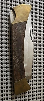 Cuchillo de hoja de bloqueo de acero inoxidable con mango de madera vintage P-505 hecho en Pakistán de 4" Foto 1 de 4