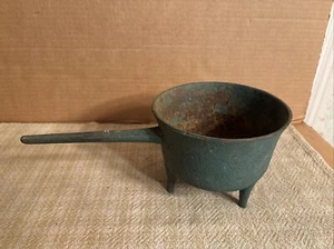 18th Century Iron Cooking Kettle W Tall Legs & Orig Green Paint, Very Unique - Picture 1 of 10