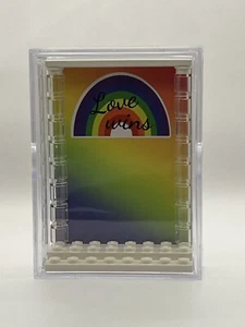 Minifigur Vitrine für Lego Pride Love is Love KEINE MINIFIGUREN ENTHALTEN - Bild 1 von 3