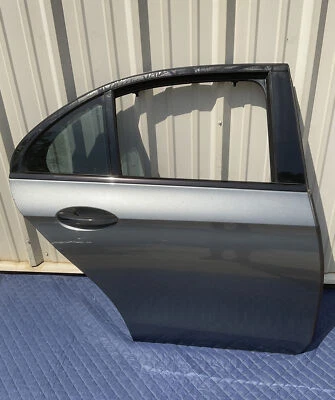 Mercedes-Benz E63S 2019 AMG pasajero trasero derecho puerta completa OEM 213 730 02 05 Foto 1 de 4