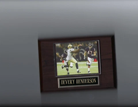 DEVERY HENDERSON PLAQUE NEW ORLEANS SAINTS FOOTBALL NFL GAME ACTION Cover