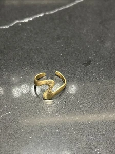 Anillo de dedo o dedo de oro real de 14k con onda amarilla - Imagen 1 de 7