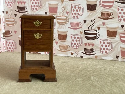 娃娃屋微型艺术家签名床头柜/边桌 Jen 1989 年 — 第 1/4 张图片