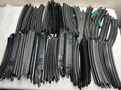 Giant lot of Bachmann e-z track 24 straight 59 curved 6 switchers 1 terminal -90 - Image 1 of 4