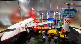 Complete Lego 3182 Airport City airplane jet terminal with manuals