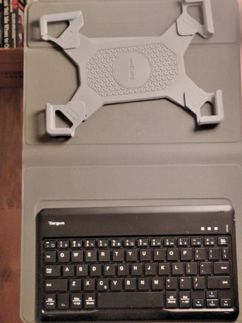 Funda Original Targus VersaVu THZ78513GL-51 iPad - 10.2"/10.5" - Negra Foto 1 de 4