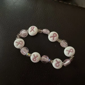 Brustkrebs Armband Rosa Weiß Glasband Perlen Acryl Kunstperlen Stretch - Bild 1 von 2