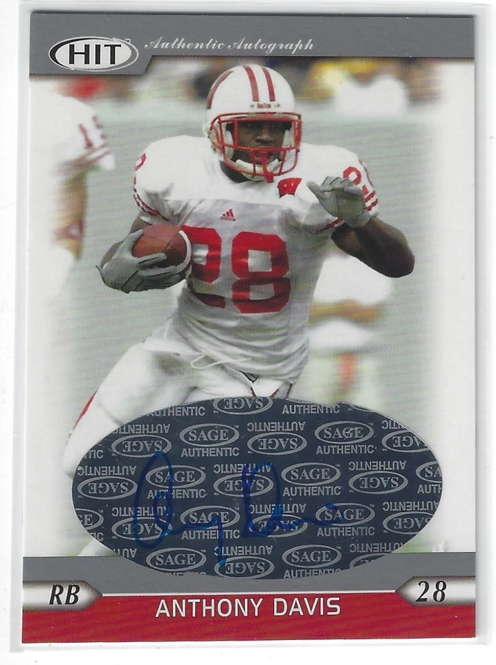 СЕРТИФИЦИРОВАННАЯ КАРТОЧКА С АВТОГРАФОМ ЭНТОНИ ДЭВИСА ВИСКОНСИНСКОГО БАРСУКА 2005 SAGE HIT - Изображение 1 из 1