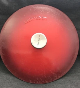 Le Creuset Francia Tapa de Hierro Fundido Esmaltado Rojo 26 cm 4 1/4 QT - Imagen 1 de 8