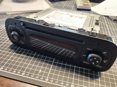 735603526 STEREO RADIO AUTORADIO LETTORE CD FIAT PANDA DAL 2015 - Immagine 1 di 4