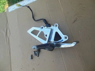 1999 KAWASAKI NINJA ZX7 ZX750J OEM TRASEIRO DIREITO PÉ PEG DESCANSO PARADA PEDAL INTERRUPTOR - Imagem 1 de 4