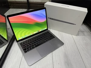 Apple MacBook Air Retina 13.3" 2019 - 256GB SSD 8GB Ram 1.6GHz Core i5 - Grey - Picture 1 of 18