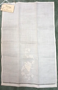 Toalla de mano de lino irlandés bordada vintage Madeira racimos de uva beige 21,5X14" - Imagen 1 de 8