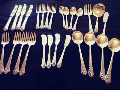 Oneida Damask Rose Heirloom Sterling Silverware Service for 4 - 30 Pieces  - Image 1 of 4