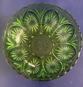 Vintage Anchor Hocking Green Pressed Glass Bowl 7.75 inches Starburst - Picture 1 of 5