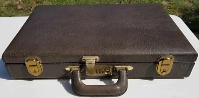 Maletín vintage de cuero marrón oscuro con cerradura de combinación Airway Presto Foto 1 de 4