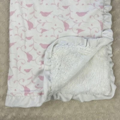 Wendy Bellissimo Rosa Pájaros Bebé Manta Blanco Borde Volantes Corazones Seguridad Lovey Foto 1 de 4
