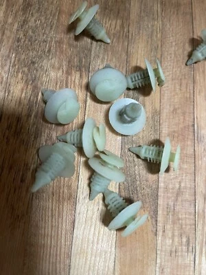 Jeep Cherokee XJ 1984-1996 retenedor de panel de puerta/clips 14 piezas Foto 1 de 3