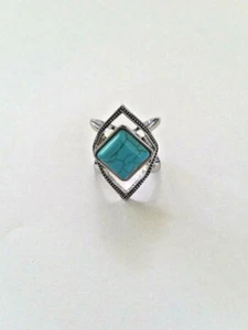 JR7179 UNIQUE SILVER TONE METAL BLUE SQUARE GEMSTONE RING SIZE 8 - Picture 1 of 2