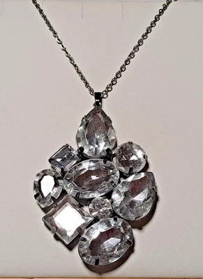 298 - Ankerkette versilbert Länge 62cm, Anhänger mit Steinbesatz 75 x 55 mm - Bild 1 von 4