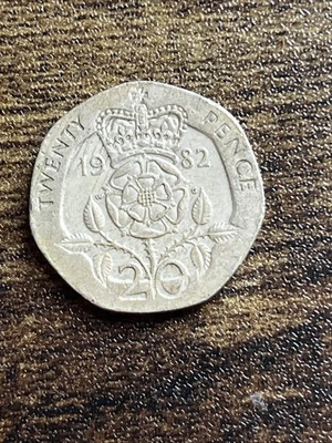 1982 Great Britain UK Elizabeth II 20 Pence Actual Coin TB5495* - Image 1 of 2