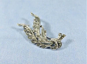 Broche vintage de pluma de metal y marcasita en tono plateado - Imagen 1 de 12