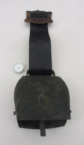 Alte Kuhglocke Alpenschelle Alpenglocke Metall Glocke mit Ledergurt und Schnalle - Bild 1 von 10