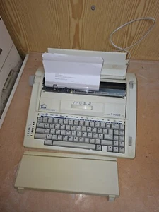 Schreibmaschine Triumph Adler Gabriele 110 DS - Bild 1 von 12