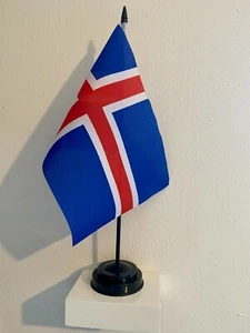 ICELAND TABLE FLAG 9" X 6" 22cm x 15cm WITH FLAT BLACK BASE - Picture 1 of 1