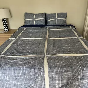 Queen/Full Blue/white Checked Reversible Comforter With Two Shams - Picture 1 of 3