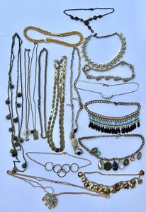Lot Of Gold Toned Metal Necklaces 16 Untested Vintage Variety 1-LB 1.1OZ Quality - Picture 1 of 24